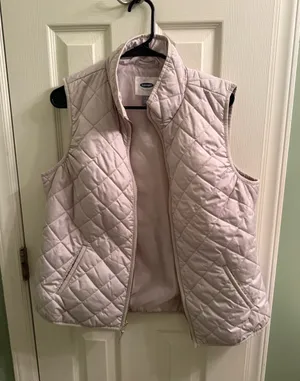 Old Navy Women's Quilted Gray Vest thumbnail 1
