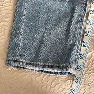American Eagle Womens Mom Straight‎ Jeans Distressed Light Wash Blue Size 2 Reg thumbnail 12