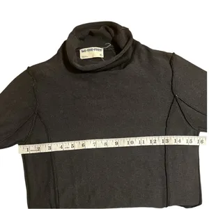 We The Free Free People Mock Neck Top – NWOT Charcoal Exposed Seam (Size XS) thumbnail 5