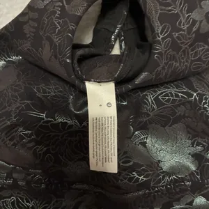 Lululemon Wunder Train Longline Bra Logo Flourish Black Iridescent Foil Sz 6 B/C thumbnail 3