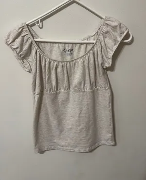 cream scrunch brandy melville tshirt  thumbnail 1
