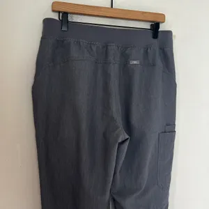 FIGS - Kade Cargo Scrub Pants Graphite Medical Nurse Doctor thumbnail 5