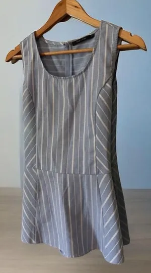 Doe & Rae Women's Blue Striped Sleeveless Shirt Large thumbnail 1