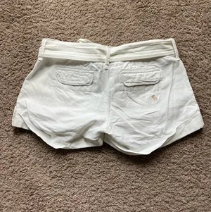 Abercrombie Low-Rise Shorts thumbnail 3