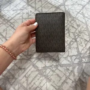 Michael Kors Wallet  thumbnail 2