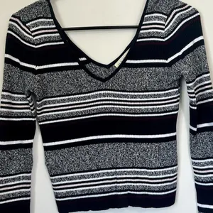 LA Hearts Cropped Striped V-Neckline Long Sleeve Shirt - Size: Small thumbnail 2