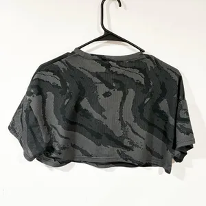 Gymshark Mesh Camouflage Black Grey Crop Workout Top‎ Athletic Size Small thumbnail 4