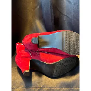 Softwear Cecilia Red‎ Faux Suede Rosette Ankle Boots Kitten Heel Wide Width 7.5W thumbnail 3
