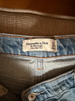 Abercrombie Jeans 90s Ultra High-Rise Straight thumbnail 3