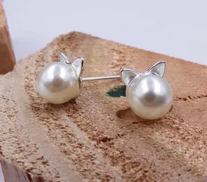 Pearl cat ear earrings thumbnail 1