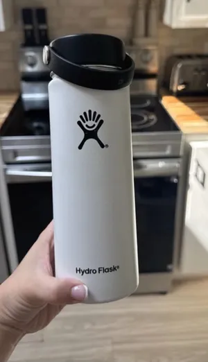 White hydroflask thumbnail 1
