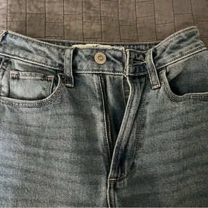 Hollister mom jean thumbnail 2