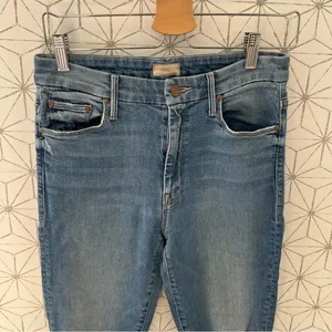 Mother High Waisted Looker Jean Ankle Fray in Thrilling Shots thumbnail 6