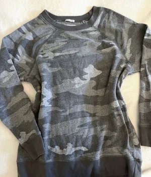 Outfitters Crewneck thumbnail 1