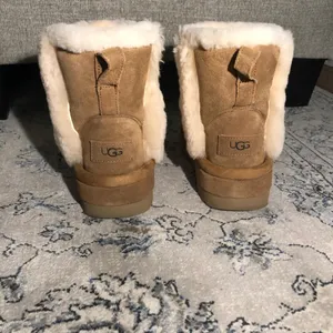 UGG Classic Chillapeak Platform Boots thumbnail 8