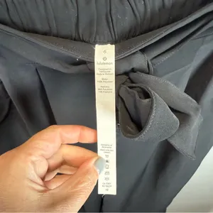 Lululemon Pants‎ Size 6 Black Noir Crop Wide Leg High Tie Waist Travel Casual thumbnail 5