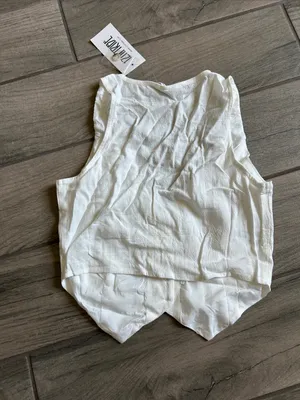12th Tribe White Button-Front V-Neck Cropped Tank thumbnail 6