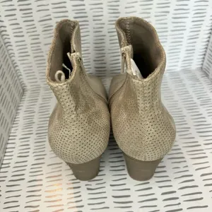 Old Navy Womens 9 Taupe Perforated Peep Toe Ankle Bootie Stacked Block Heel‎ thumbnail 5