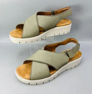 Clarks Un Karely Sun Sandals Womens 9.5 Green Wedge Heel Open Toe 61096099 thumbnail 1