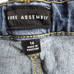 Free Assembly Women's High-Rise‎ Distressed Denim Shorts Size 16 Blue thumbnail 3