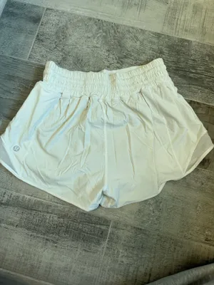 Lululemon Hotty Hot High-Rise 2.5" Shorts thumbnail 2