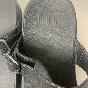 FitFlop Black Snake Skin Wobble Board Sandals SZ 9 Comfort Flip Flops Summer thumbnail 6