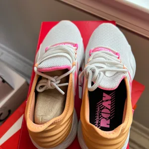 New Balance WROAVNV Womens White Orange Lace Up Running Shoes Size US 6 B thumbnail 4