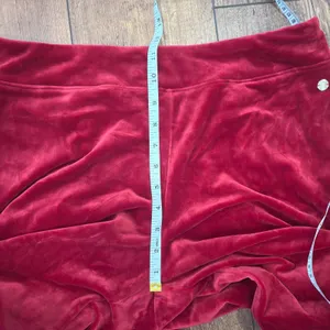 Tommy Bahama Women's Red Velour V-Neck Sweatshirt & Casual Pants Set Size Medium thumbnail 9