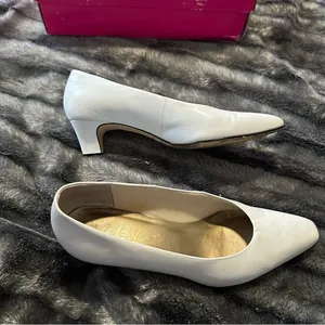 Women's White Kitten Heels Women 6M Westies Classic VTG Point Toe Elegant Prom thumbnail 5