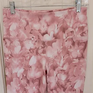 Harmony & Balance Cropped Pink Floral Leggings thumbnail 2