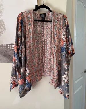 Angie Floral Kimono in gray and pink size large thumbnail 1