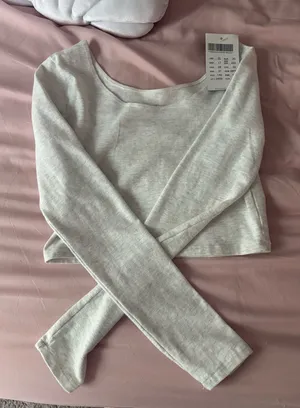Brandy Melville Cropped Long Sleeve Grey thumbnail 1