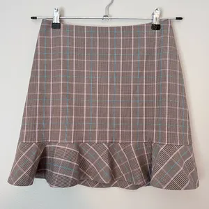Sunday Best Aritzia Ruffe Trim Side Zip Mini Skirt Tan Glen Check Plaid 6 thumbnail 2