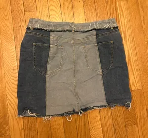 New York and Company SOHO Denim Two Tone Frayed Hem Mini Skirt Size 14 thumbnail 2
