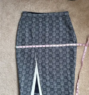 LTD Navy & White Patterned Pencil Skirt. Size 4 thumbnail 7