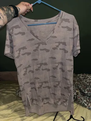 American Eagle camo tee  thumbnail 1