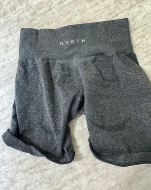 seamless shorts size medium thumbnail 4