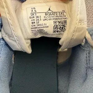 Women’s air jordan 1 university blue sneakers thumbnail 4