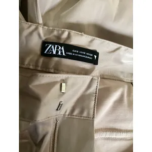 ZARA Wide Leg NWOT Cargo Pants Beige Satin Utility Pockets Women Size XS thumbnail 5