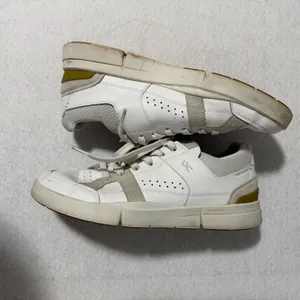 On Running The Roger Clubhouse White Grey Gold Women 9.5 Sneakers 48.99436 thumbnail 2