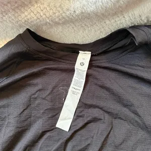 NWOT new Lululemon long sleeve, size 12 thumbnail 3