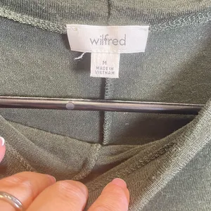 Aritzia Wilfred‎ Lussac Mock Neck Knit Sweater Green Long Sleeve Top Size Medium thumbnail 2
