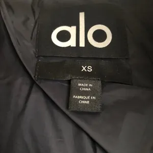 Alo Yoga Gold Rush Puffer Trench Black XS thumbnail 10