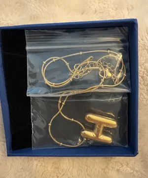 Gold Bar Initial ‘H’ Pendant Necklace thumbnail 1