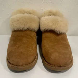 UGG McKay Chelsea Bootie Chestnut Sheepskin Ankle Boots Women’s Size 8 thumbnail 1
