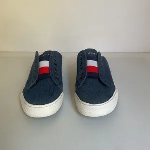 Tommy Hilfiger Women’s Denim Slip On Mule Sneakers Size 5.5 Blue Flag Logo thumbnail 2