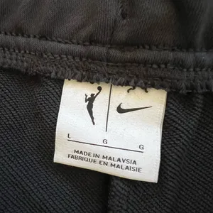 NWT NIKE Las Vegas Aces WNBA 6” Fleece Shorts thumbnail 4