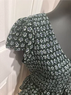 American Eagle Floral Smocked Peplum Top Women’s Large Green V Neck Large thumbnail 5