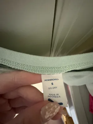 Old Navy Active Workout top thumbnail 2