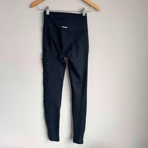 Aerie Black Fleece Lined High Rise Ruffle Pleat Side Leggings Size Small thumbnail 3